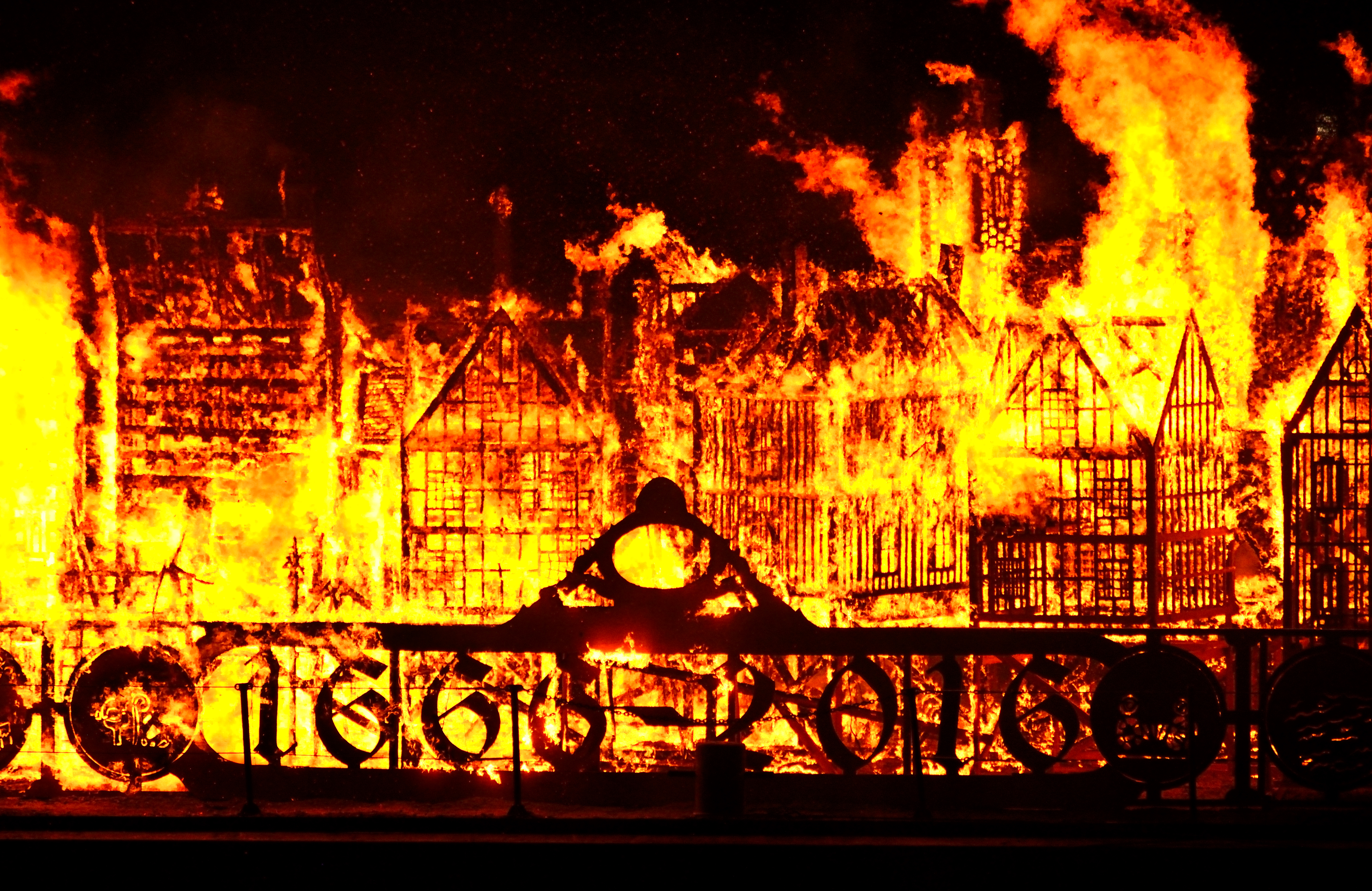 A Monte Carlo-based probabilistic barrier failure model for arbitrary fire environment